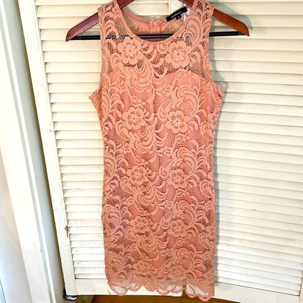 Ambiance Lace Dress 👗. Pink color.
